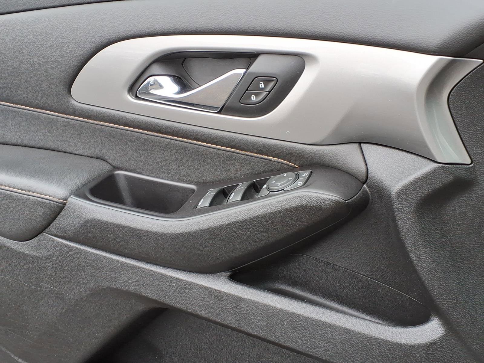 Used 2020 Chevrolet Traverse LT image 19