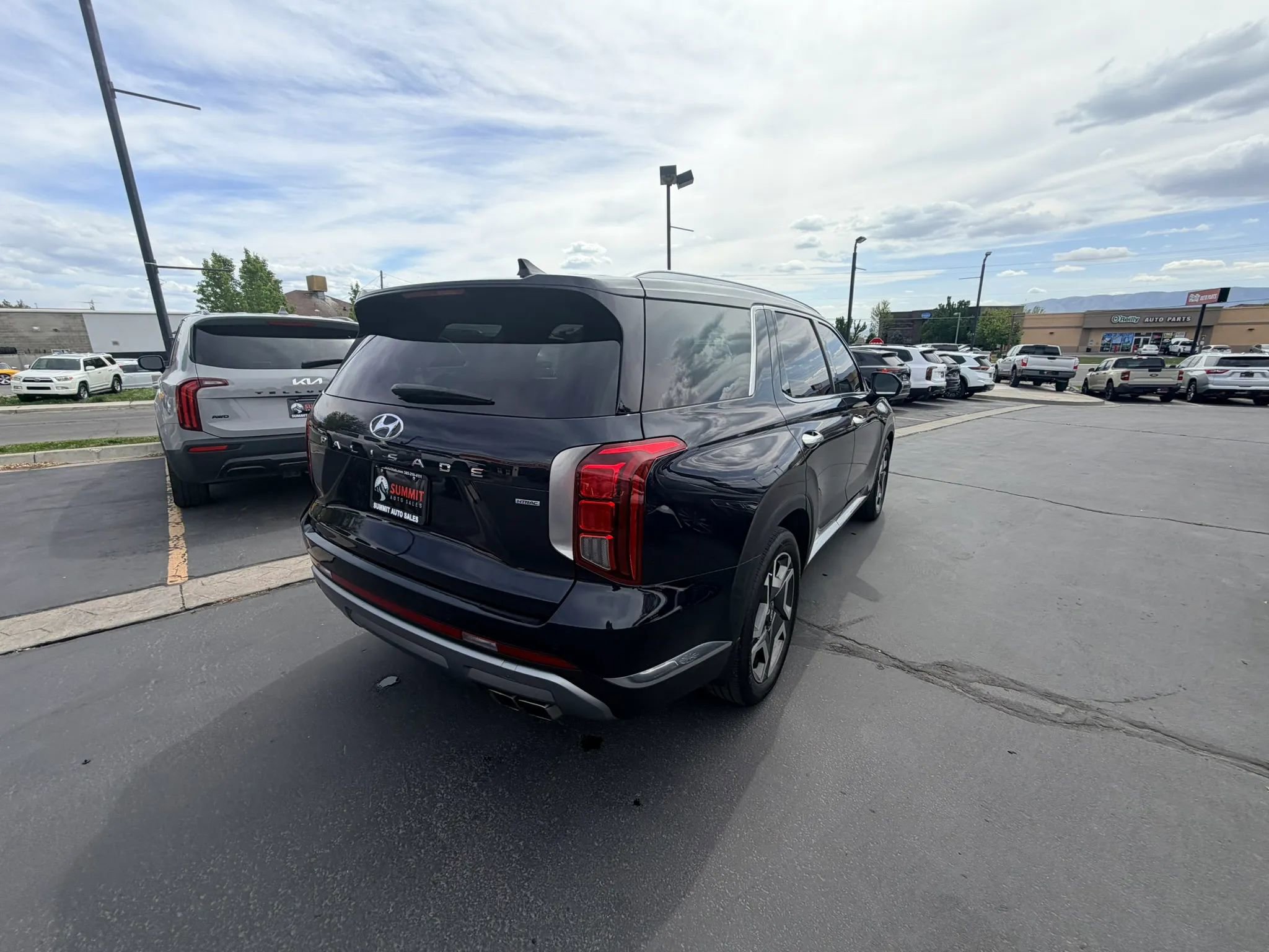 Used 2023 Hyundai Palisade Limited w/ Winter Package image 4