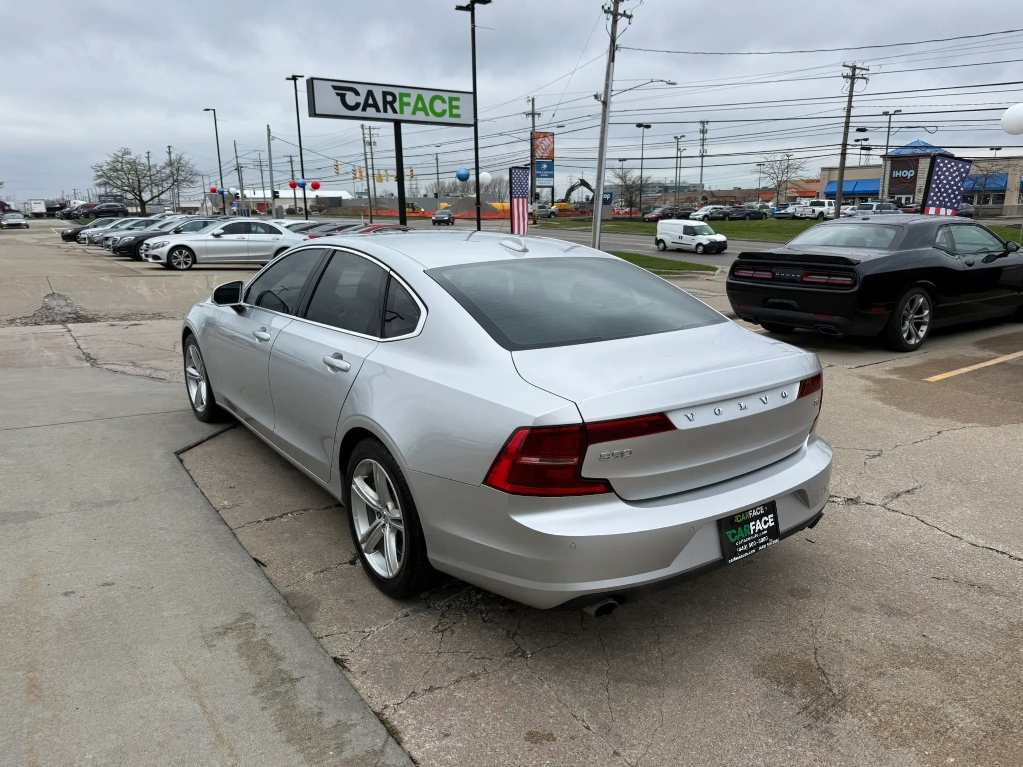 Used 2017 Volvo S90 T5 Momentum w/ Protection Package FWD image 8