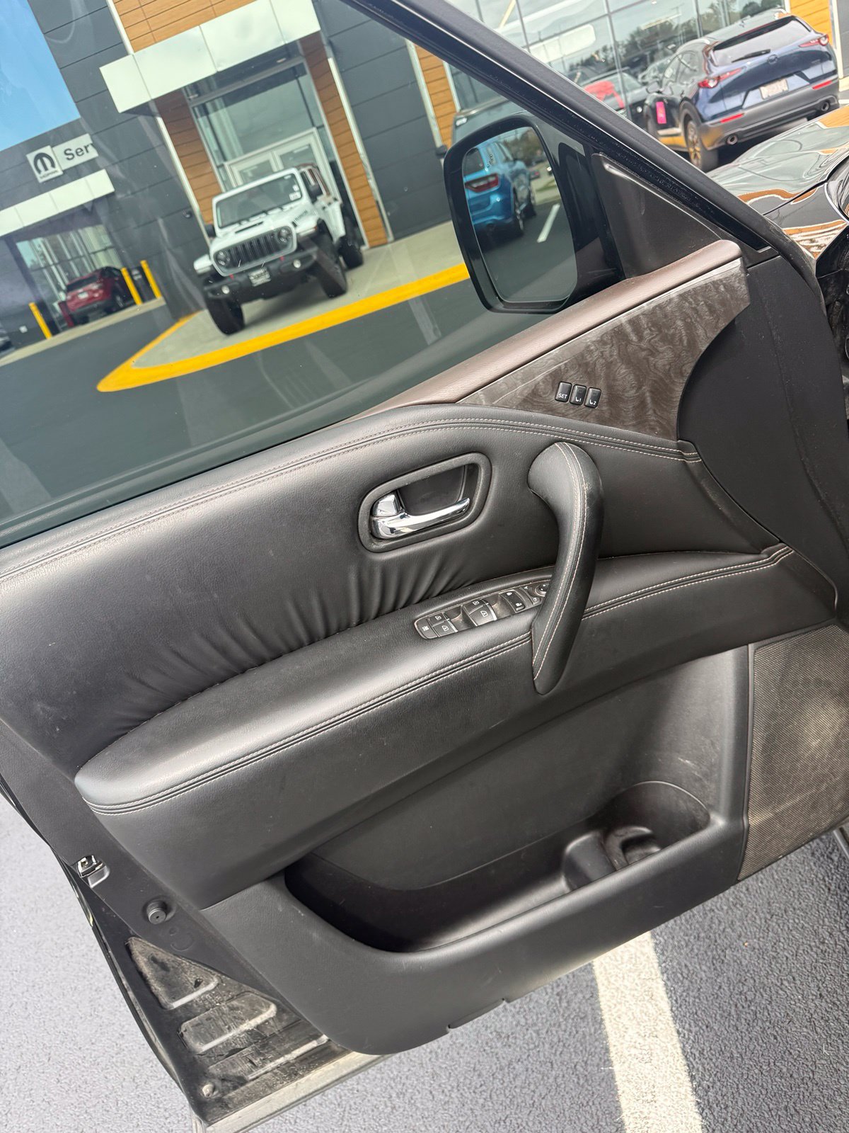 Used 2021 Nissan Armada Platinum w/ Captain's Chairs Package AWD/4WD image 7