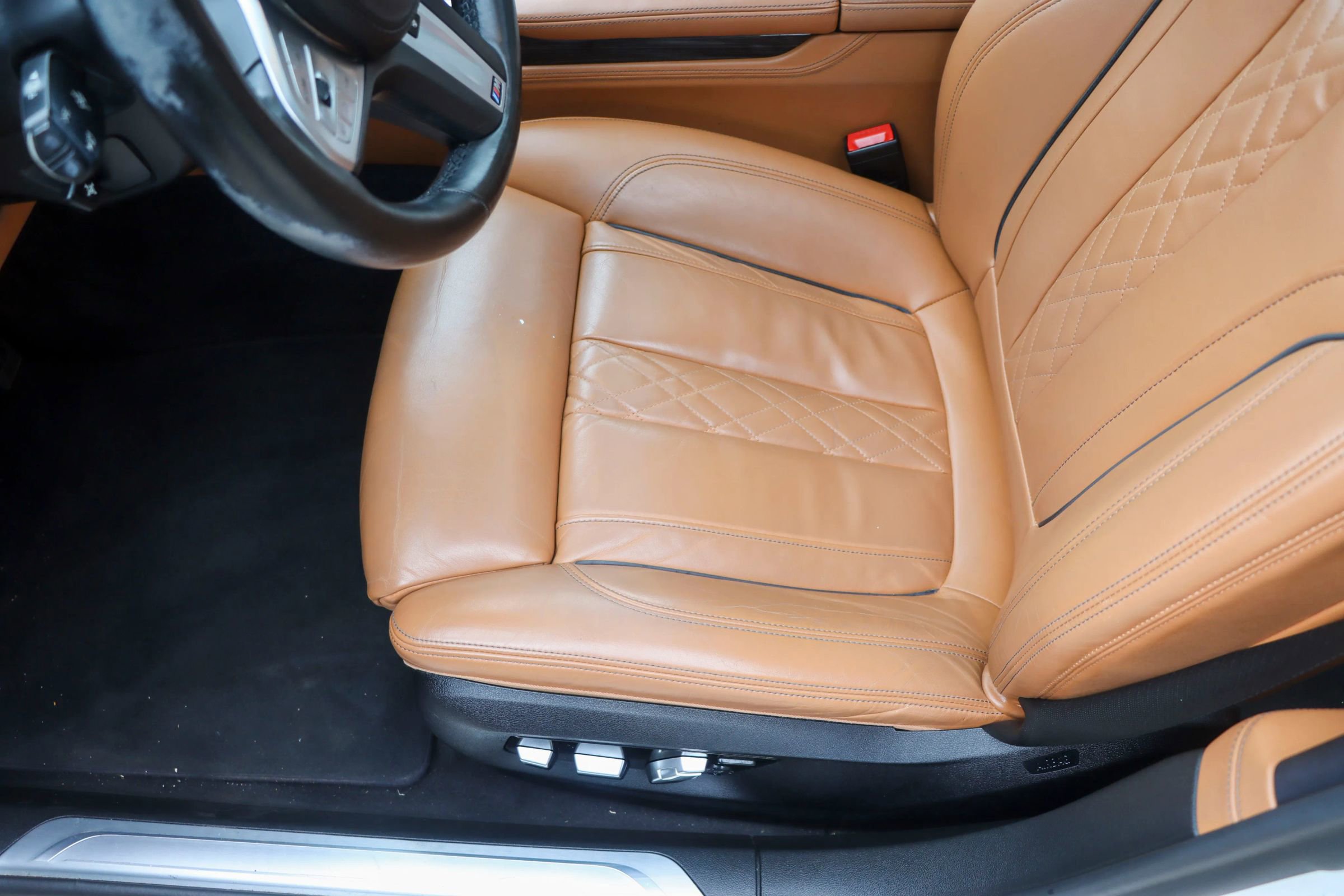 Used 2020 BMW 740i w/ M Sport Package RWD image 16