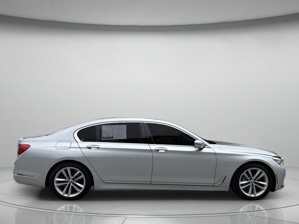 Used 2018 BMW 750i RWD image 2