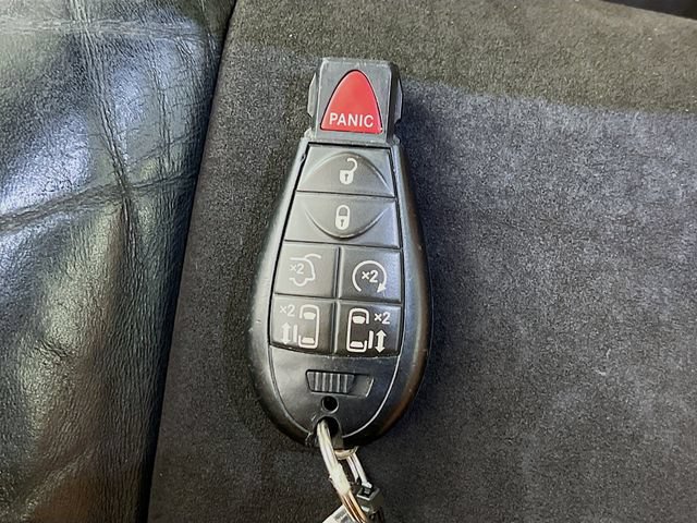 Used 2014 Chrysler Town & Country Touring-L FWD image 12