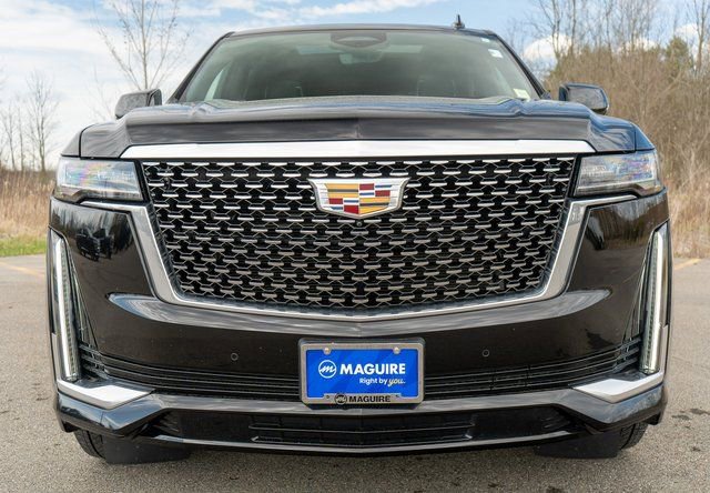 Used 2024 Cadillac Escalade Premium Luxury w/ Performance Package image 3