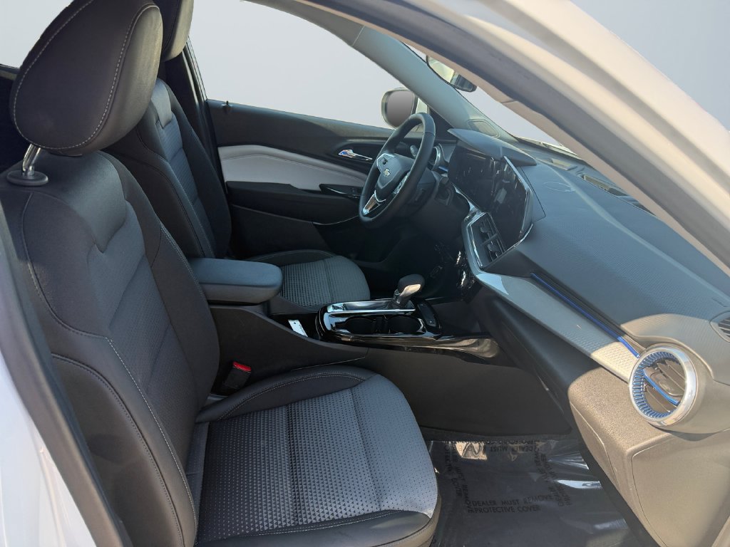 Used 2024 Chevrolet Trax LT w/ LT Convenience Package FWD image 15