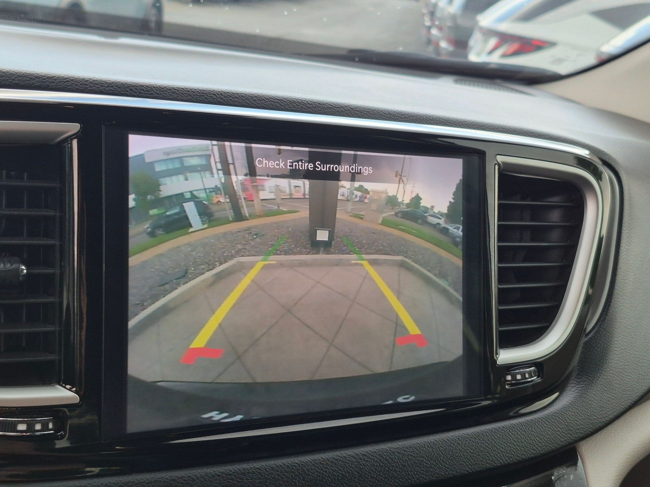 Used 2024 Chrysler Pacifica Touring-L FWD image 23