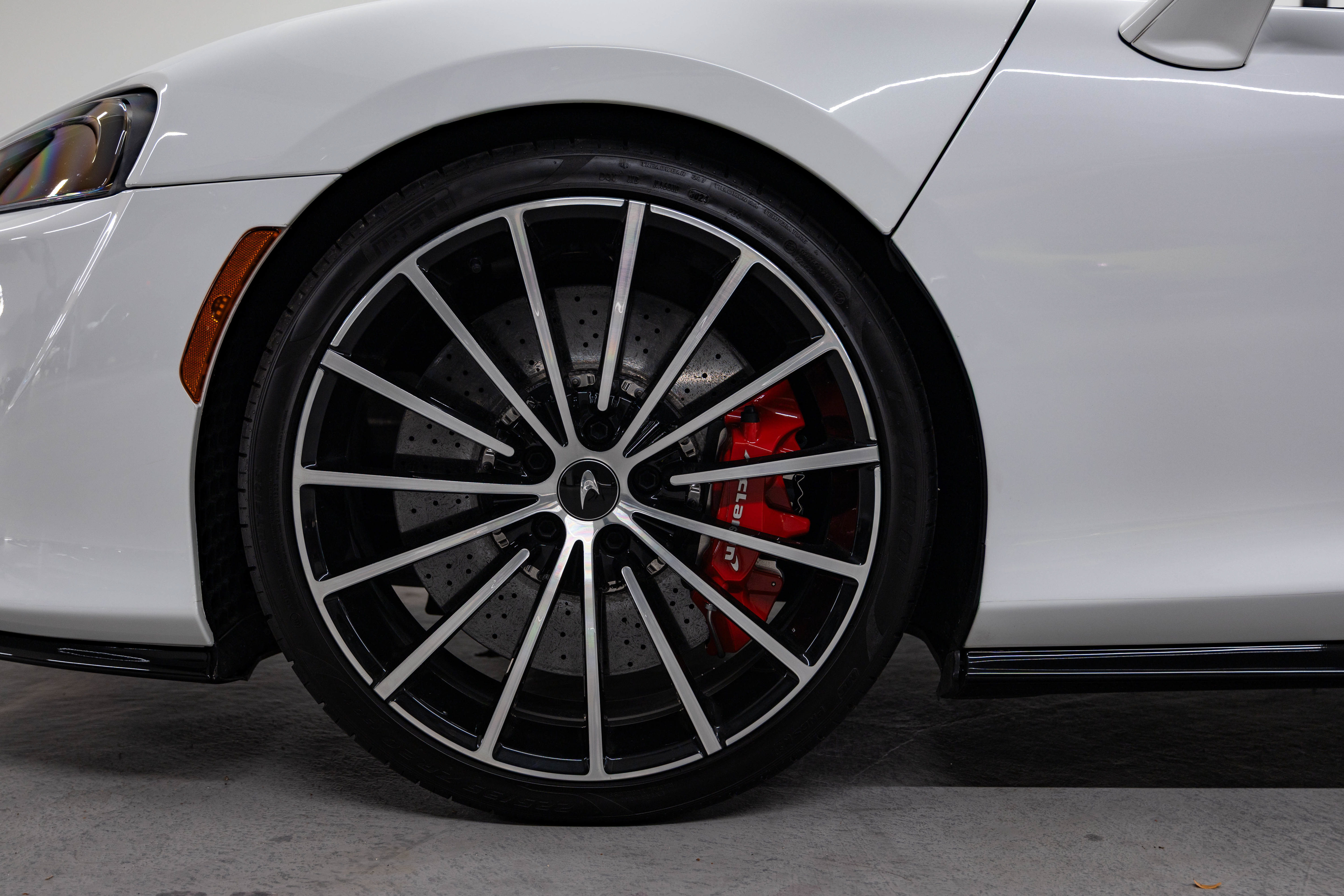 Used 2020 McLaren GT RWD image 4