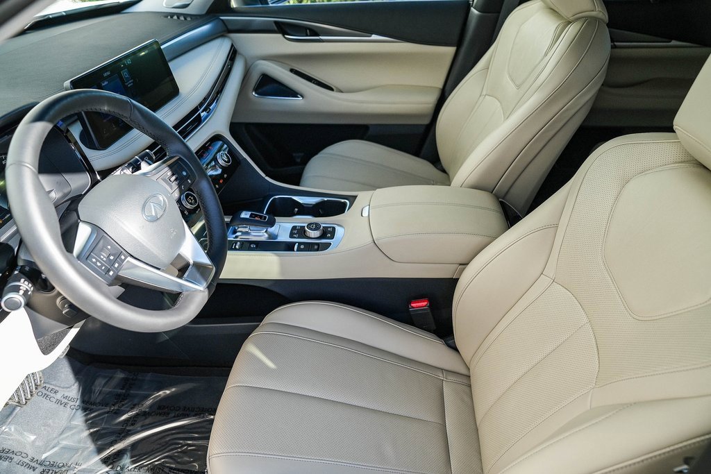 Certified 2025 INFINITI QX60 Luxe w/ Vision Package image 17