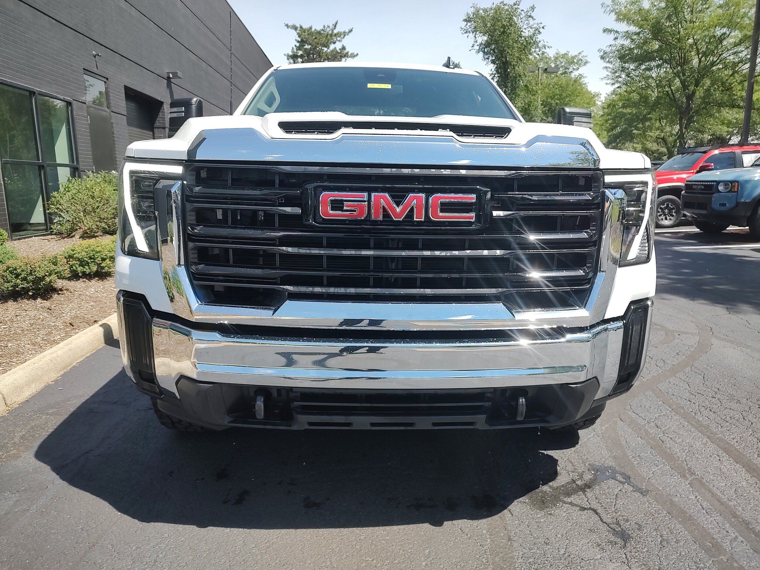 Used 2024 GMC Sierra 2500 Pro w/ Convenience Package AWD/4WD image 5