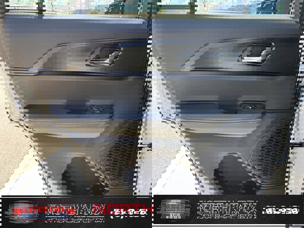 New 2025 Jeep Grand Cherokee Altitude image 17