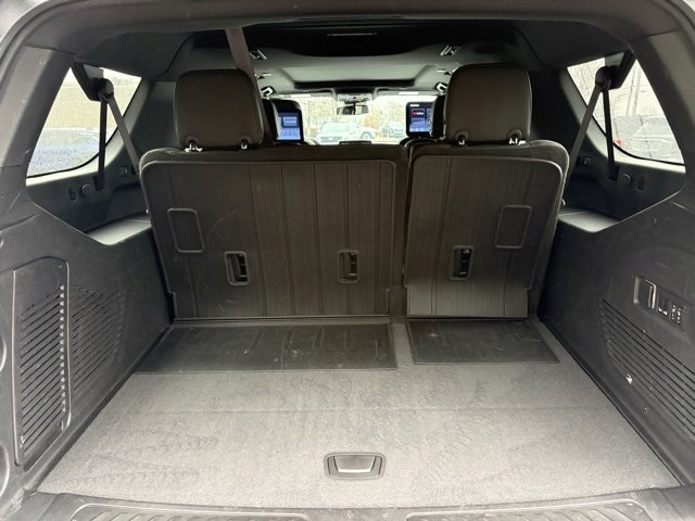 Used 2024 GMC Yukon XL SLT w/ SLT Premium Package image 7
