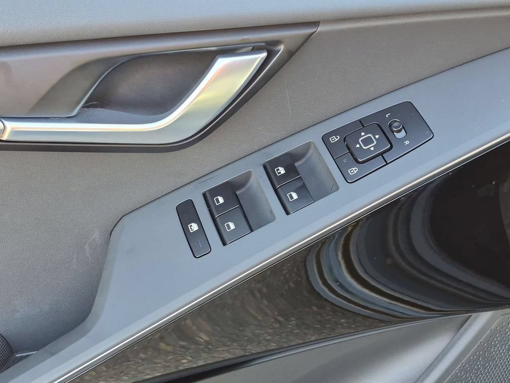 Certified 2025 Kia Niro EX FWD image 23