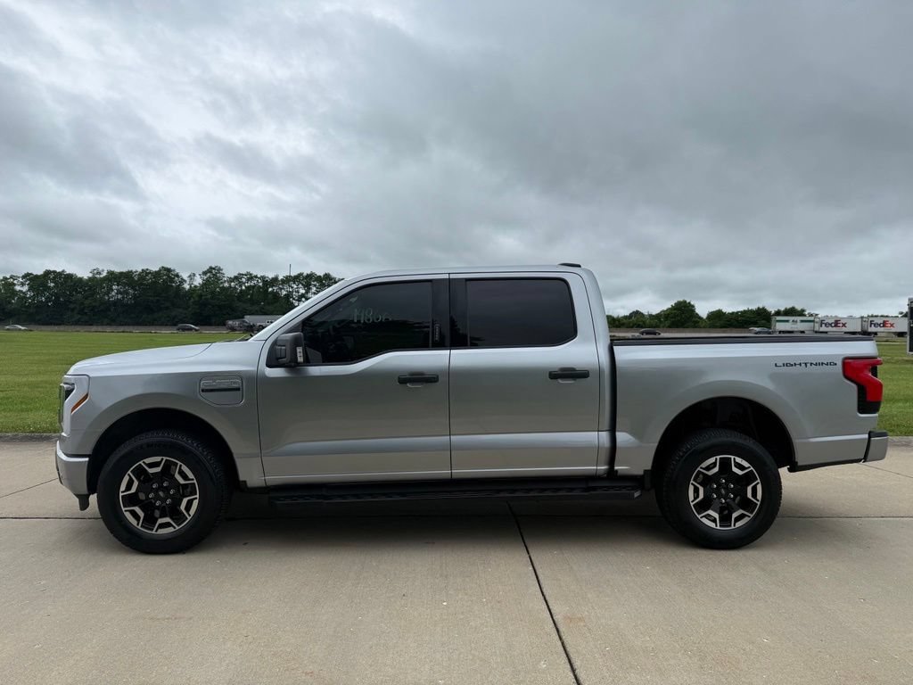 Used 2023 Ford F150 Lightning XLT AWD/4WD image 7