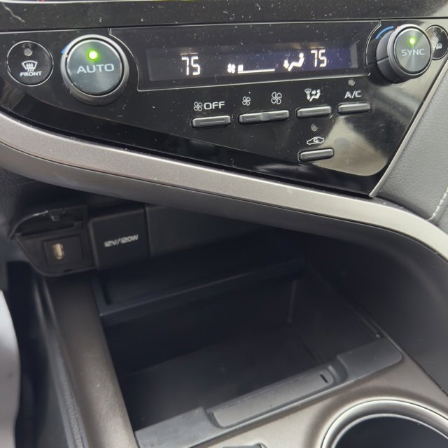 Used 2024 Toyota Camry SE image 19