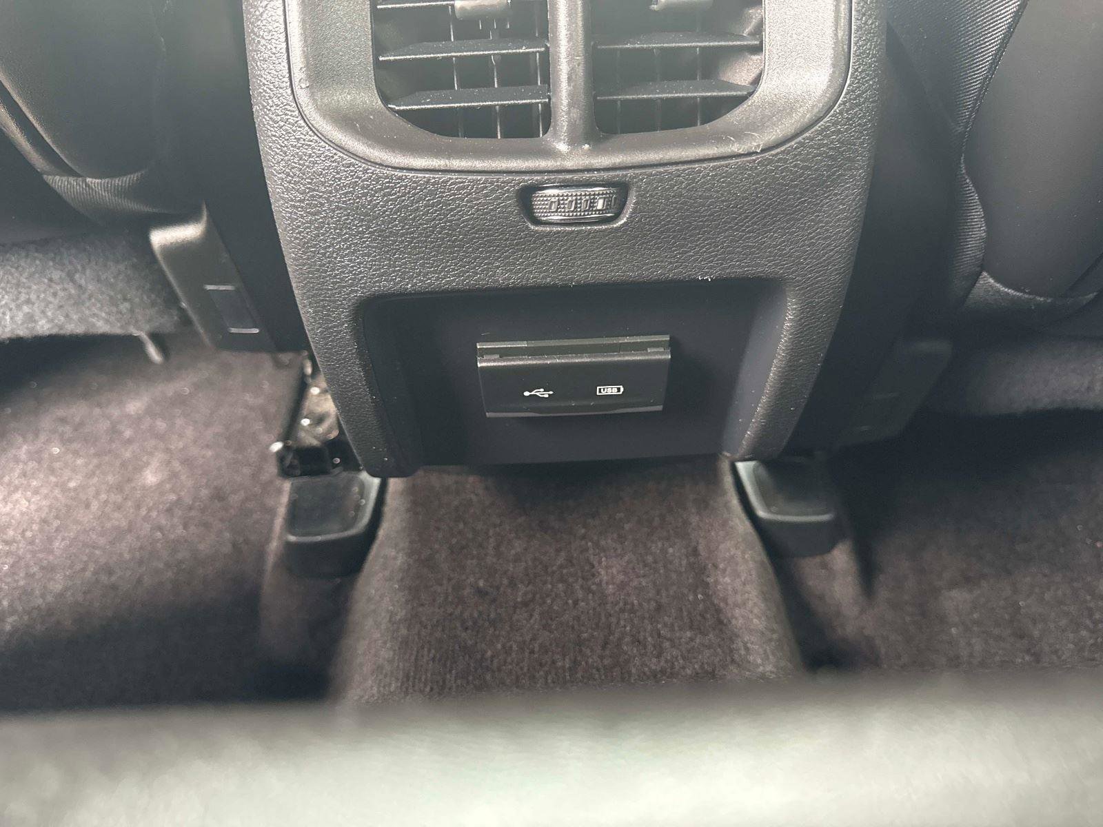 Used 2019 Jeep Cherokee Latitude Plus w/ Cold Weather Group image 16