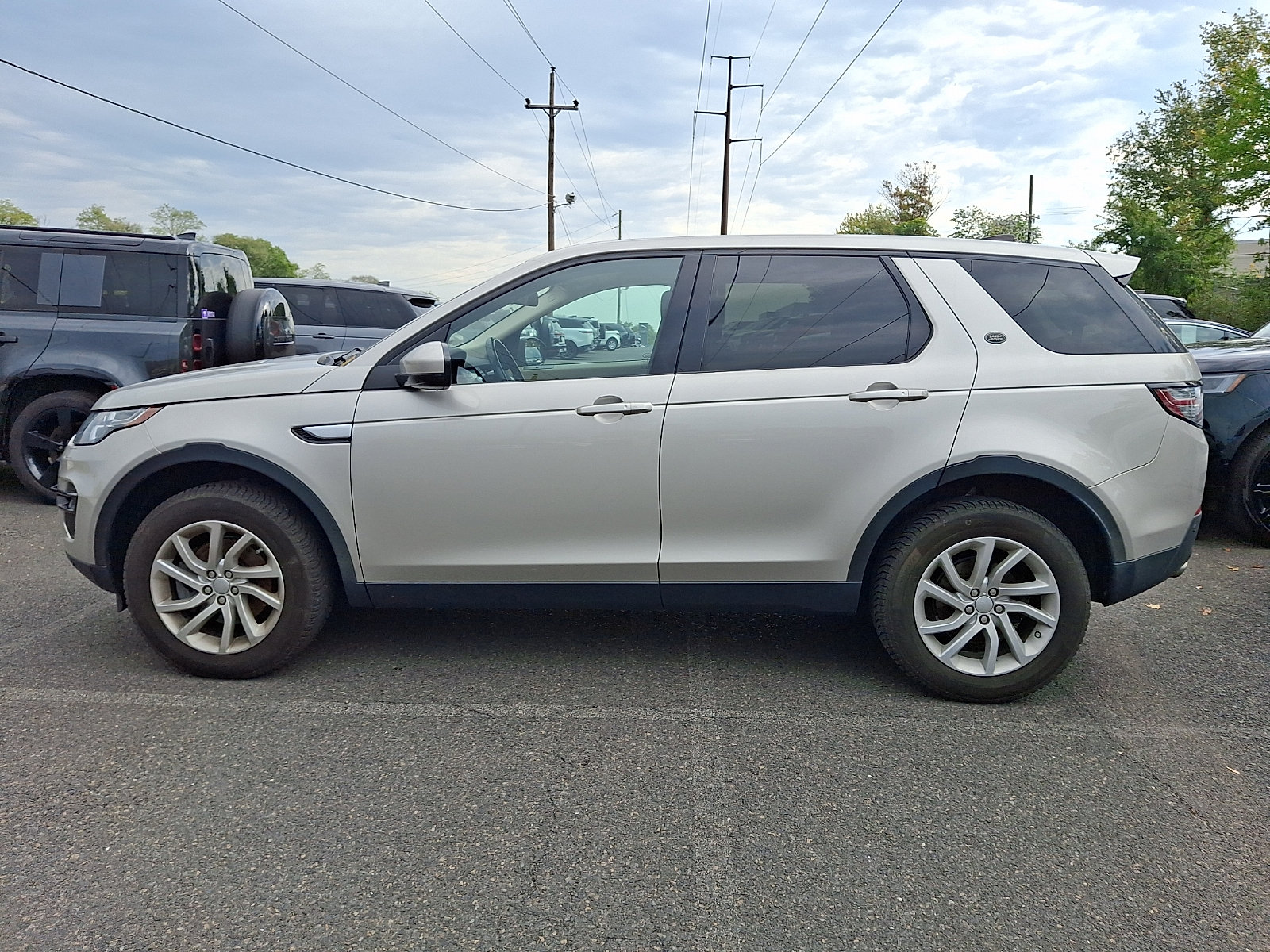 Used 2017 Land Rover Discovery Sport HSE AWD/4WD image 3