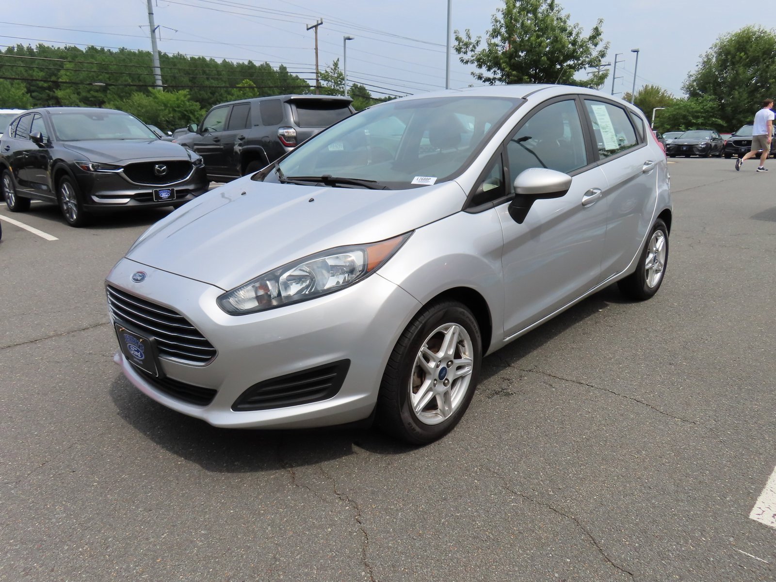 Used 2017 Ford Fiesta SE image 2