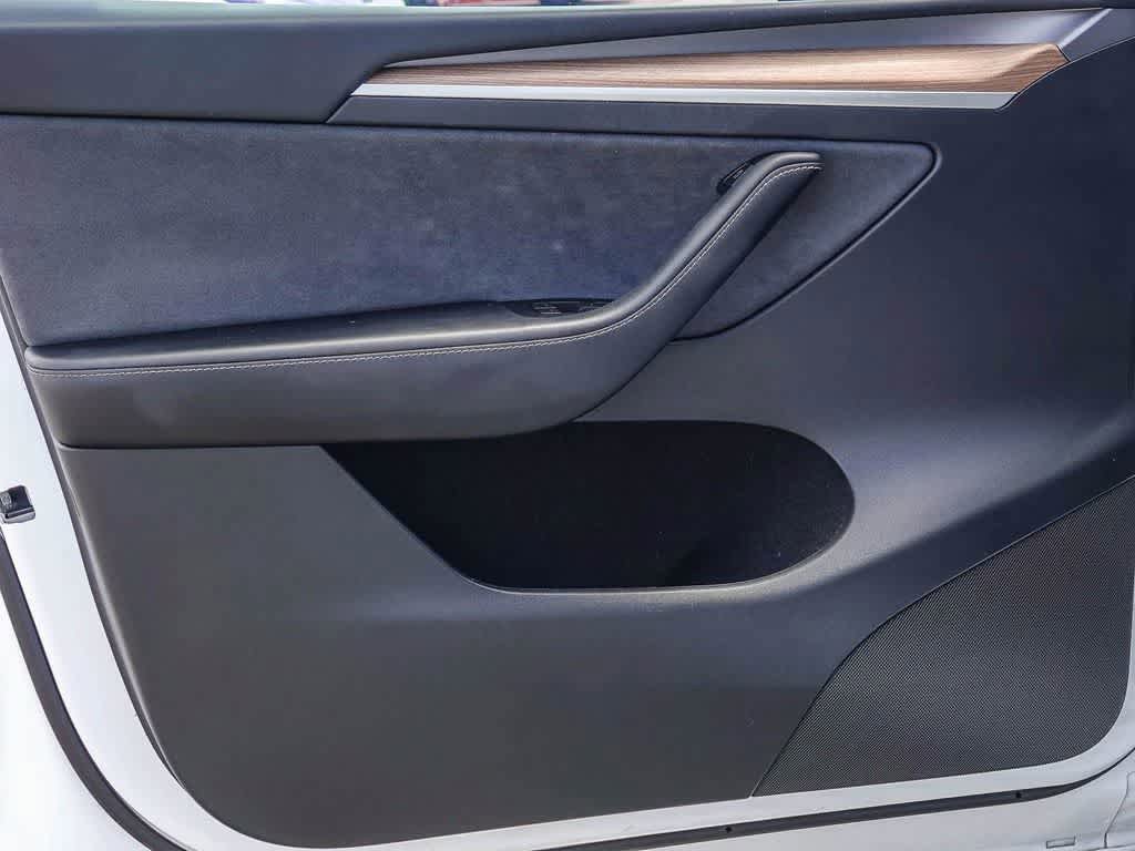 Used 2024 Tesla Model Y 2WD image 18