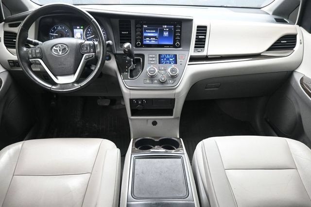 Used 2020 Toyota Sienna XLE FWD image 22