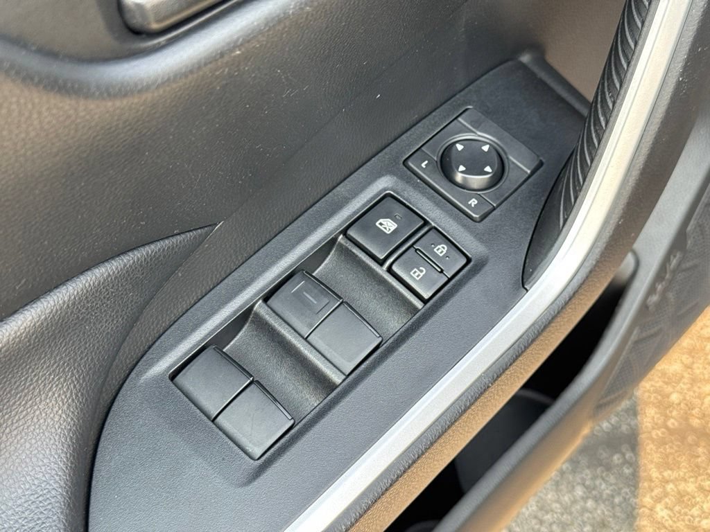 Used 2023 Toyota RAV4 LE AWD/4WD image 37