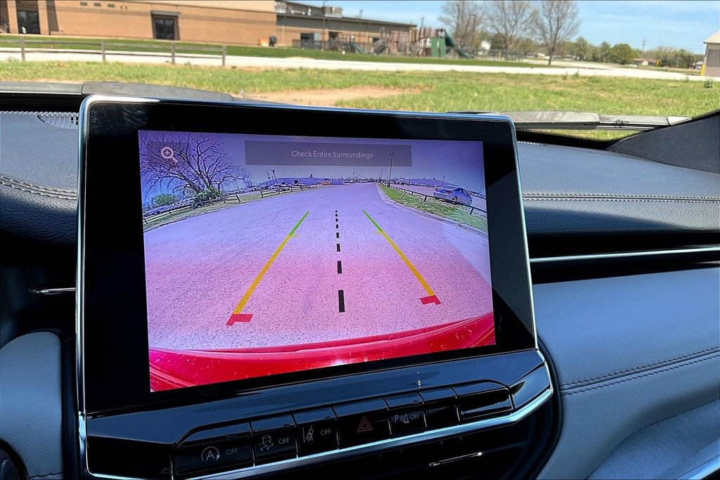 Used 2025 Jeep Compass Limited image 19