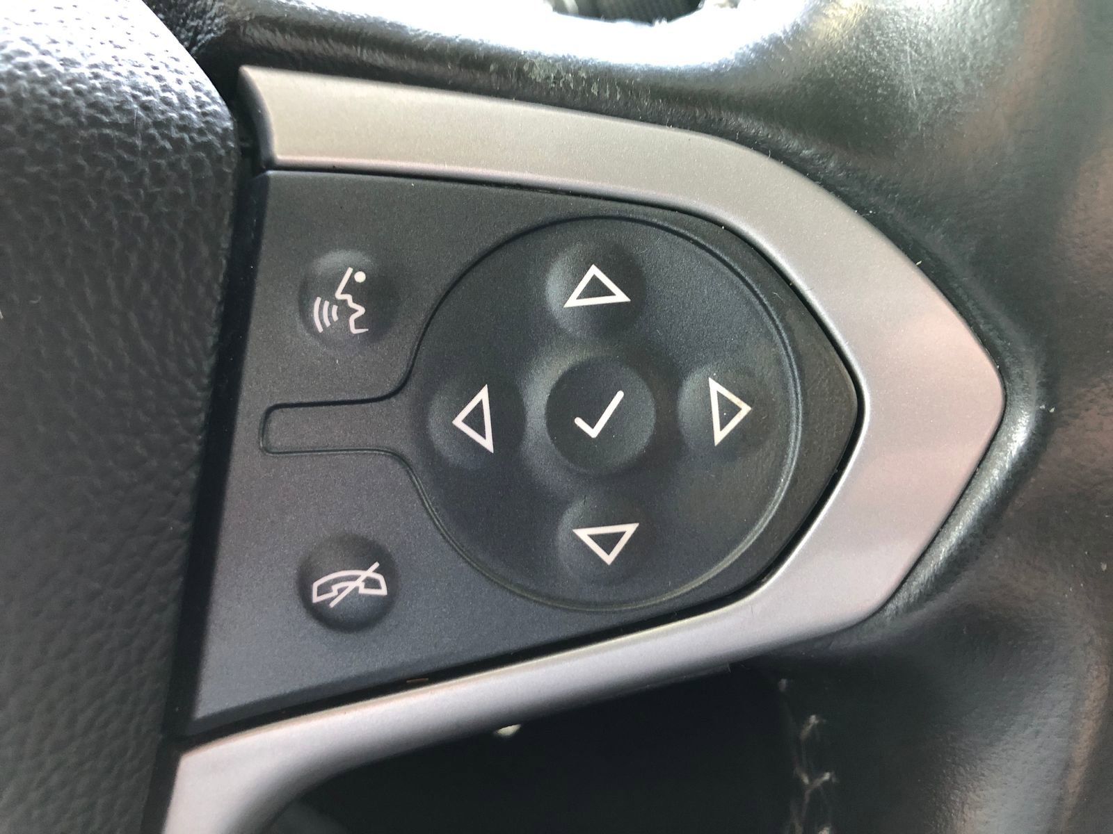 Used 2020 Chevrolet Colorado LT image 31