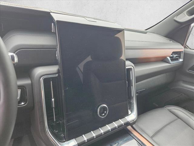 Used 2025 GMC Yukon Denali AWD/4WD image 16