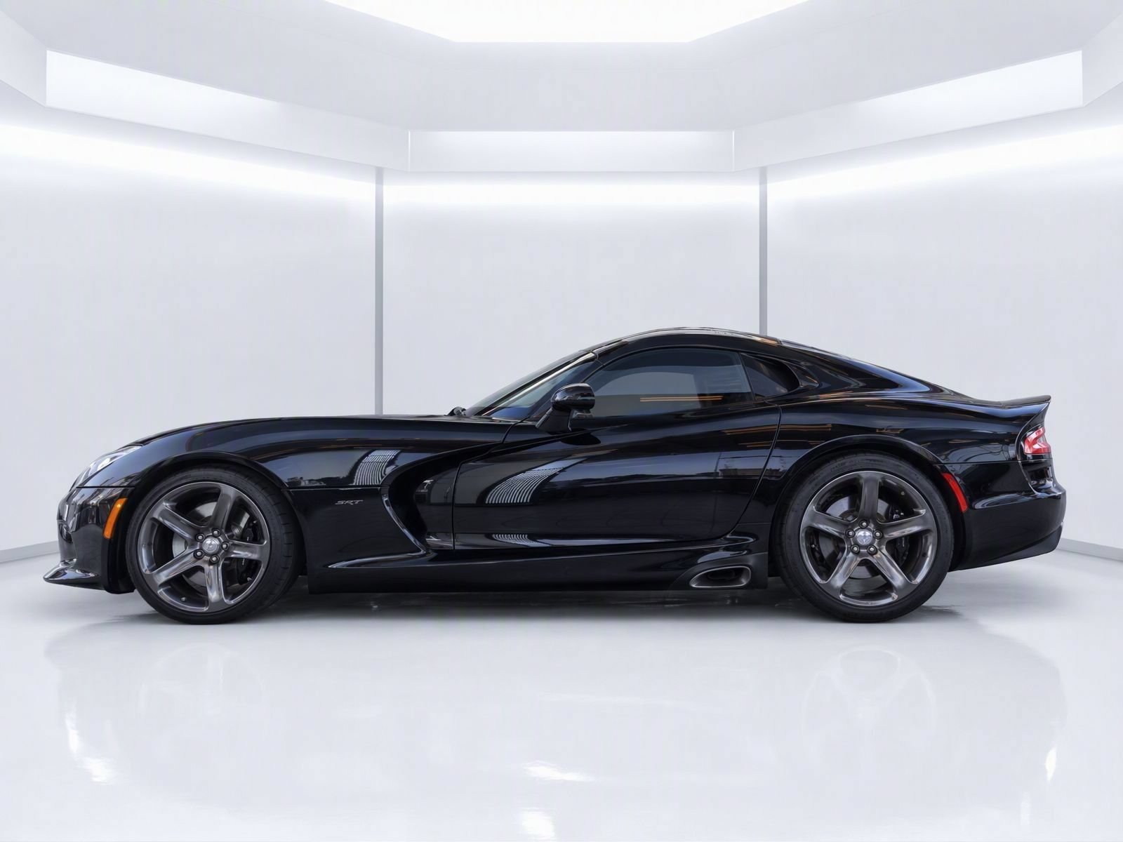 Used 2013 SRT Viper SRT-10 RWD image 2