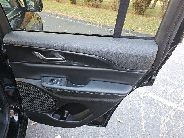 Used 2024 Jeep Grand Cherokee Altitude image 17