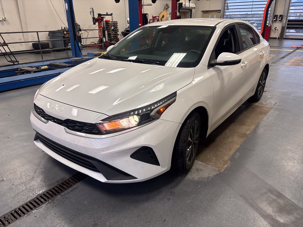 Used 2024 Kia Forte LXS w/ LXS Technology Package FWD image 2
