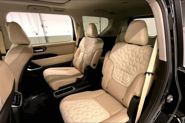 New 2025 Nissan Armada Platinum Reserve image 11
