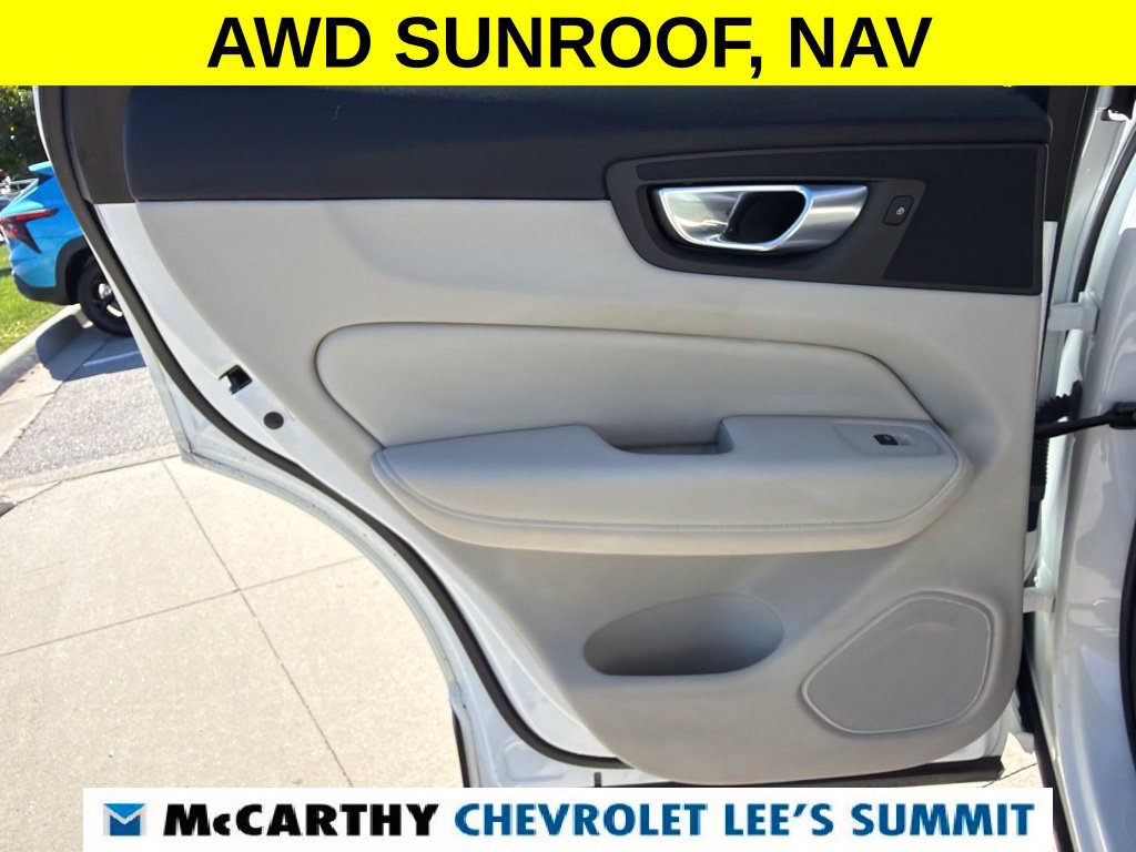 Used 2024 Volvo XC60 B5 Plus AWD/4WD image 37