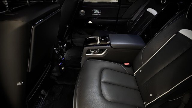 Used 2020 Rolls-Royce Cullinan AWD/4WD image 5