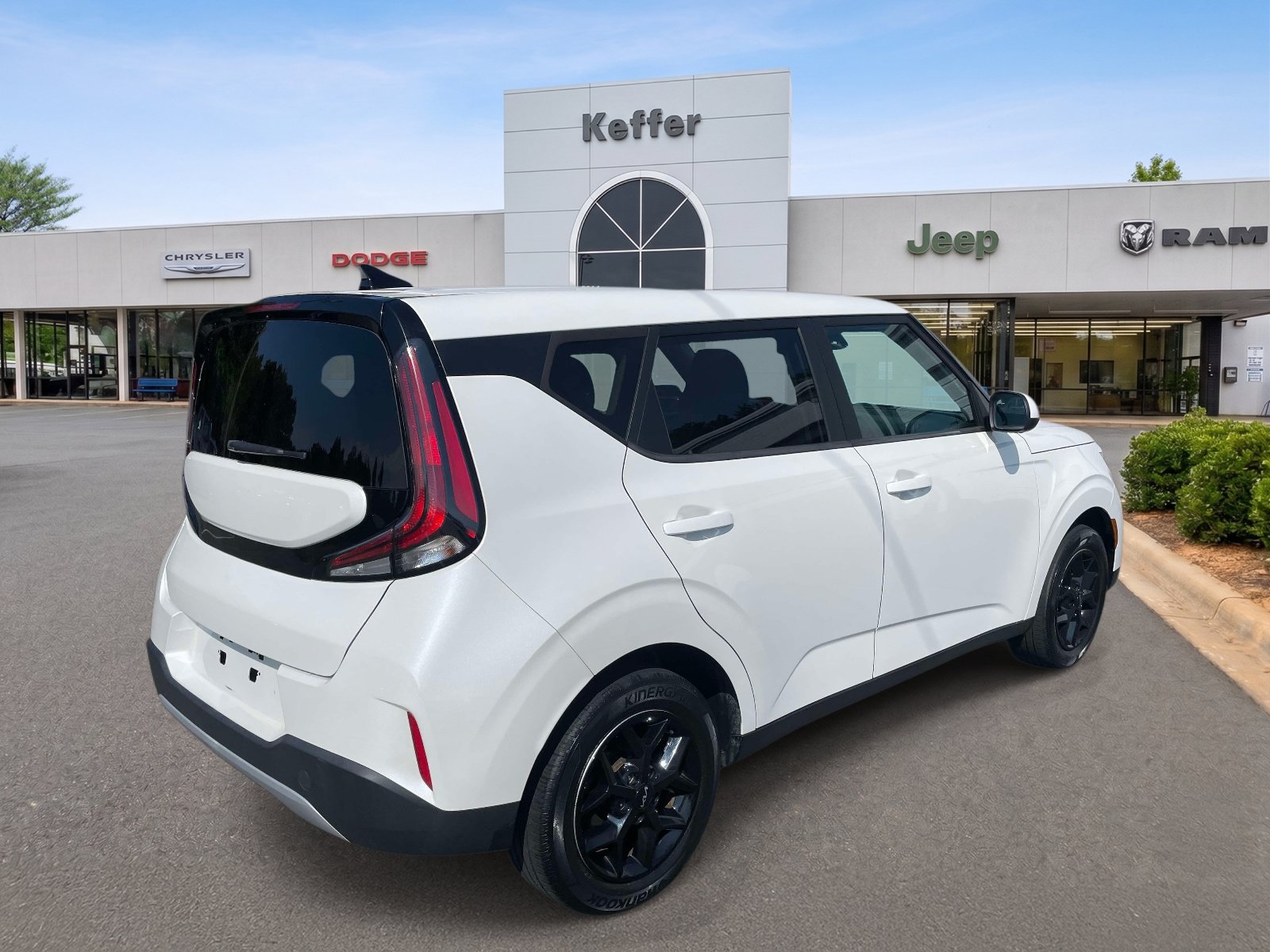 Used 2023 Kia Soul LX w/ LX Technology Package FWD image 6