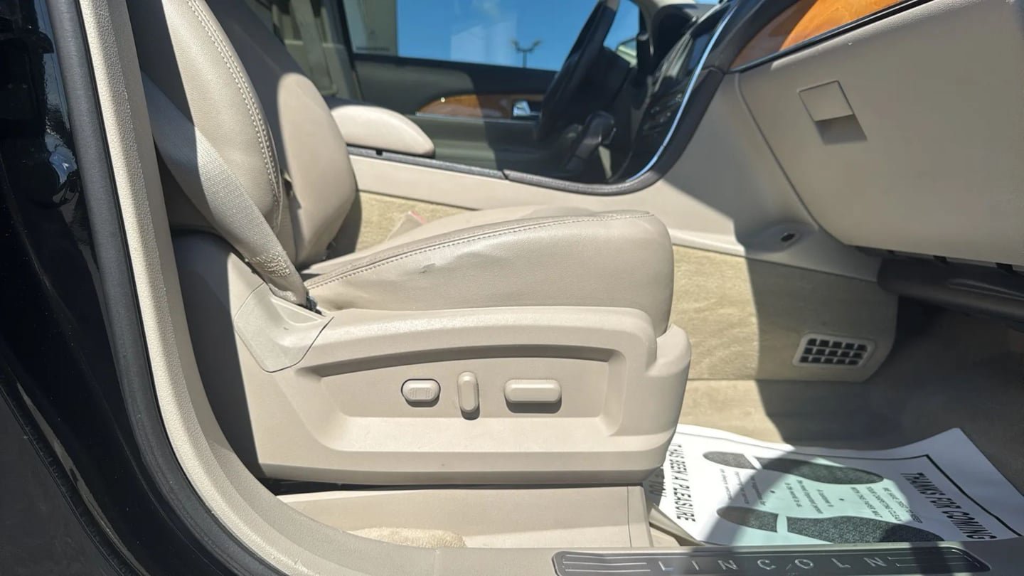 Used 2012 Lincoln MKX FWD w/ Wood Pkg image 31