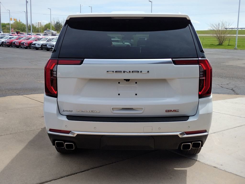 Used 2025 GMC Yukon XL Denali AWD/4WD image 17