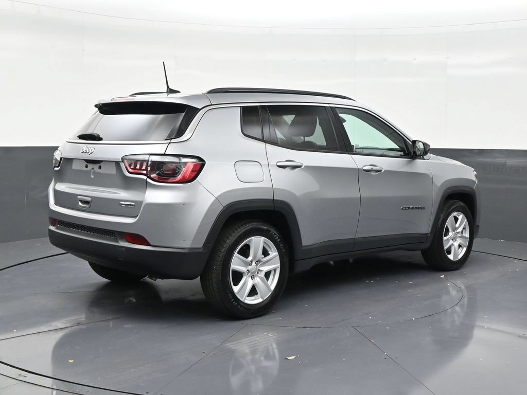 Used 2022 Jeep Compass Latitude FWD image 5