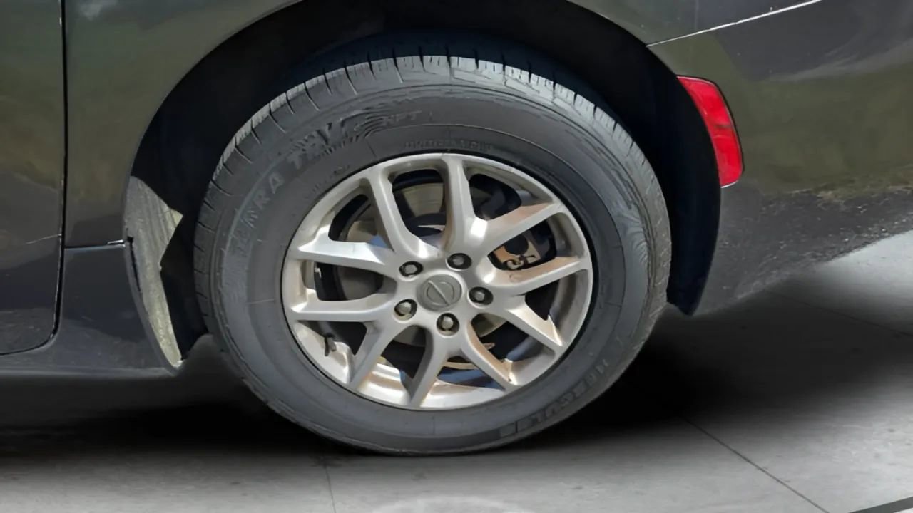 Used 2017 Chrysler Pacifica Touring image 35