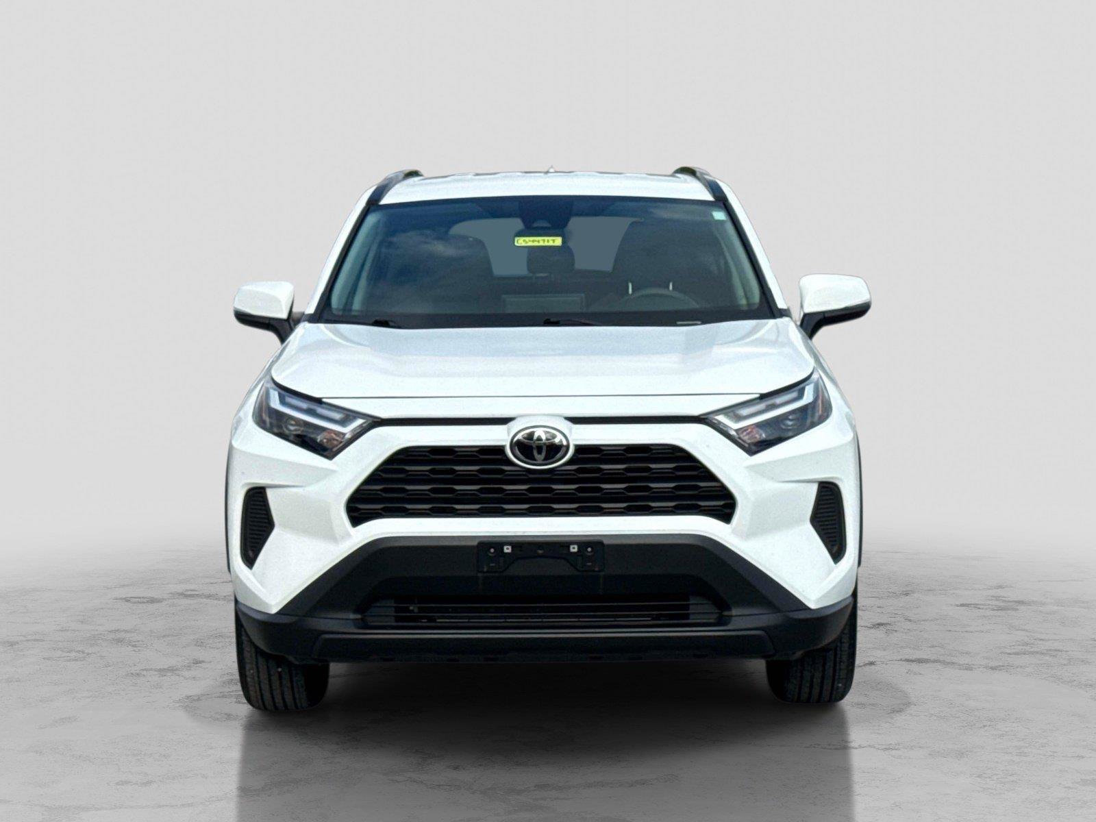 Used 2025 Toyota RAV4 XLE AWD/4WD image 2