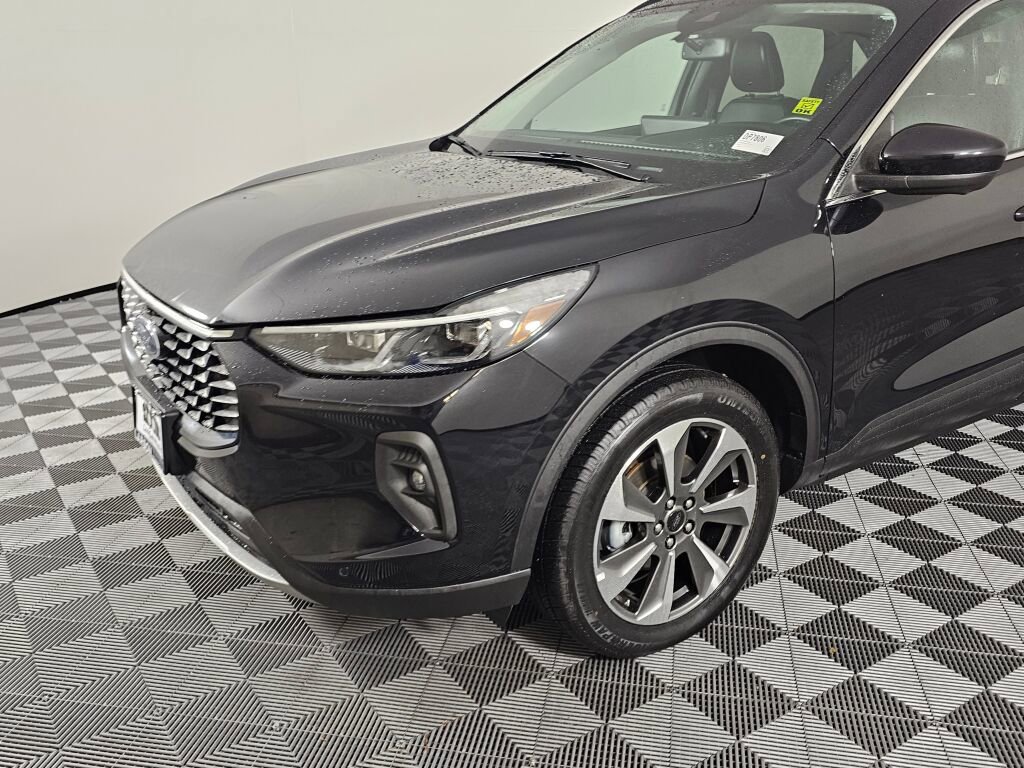 Used 2024 Ford Escape Platinum image 10