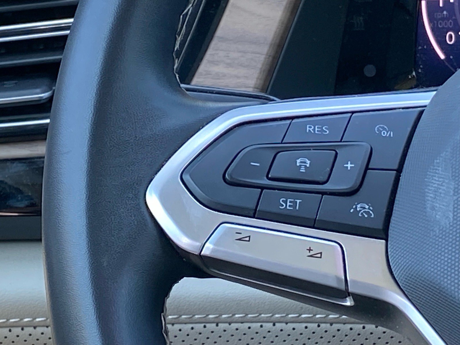 Certified 2024 Volkswagen Atlas SE AWD/4WD image 5