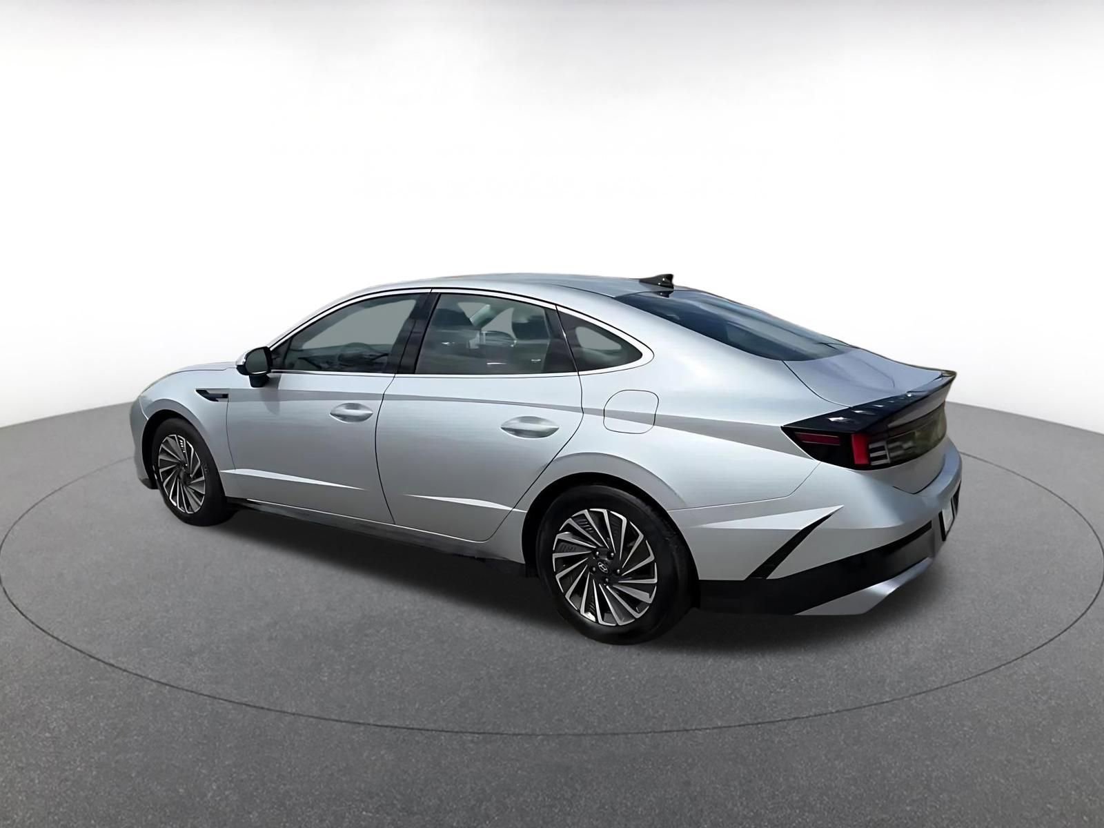 Used 2025 Hyundai Sonata SEL FWD image 12