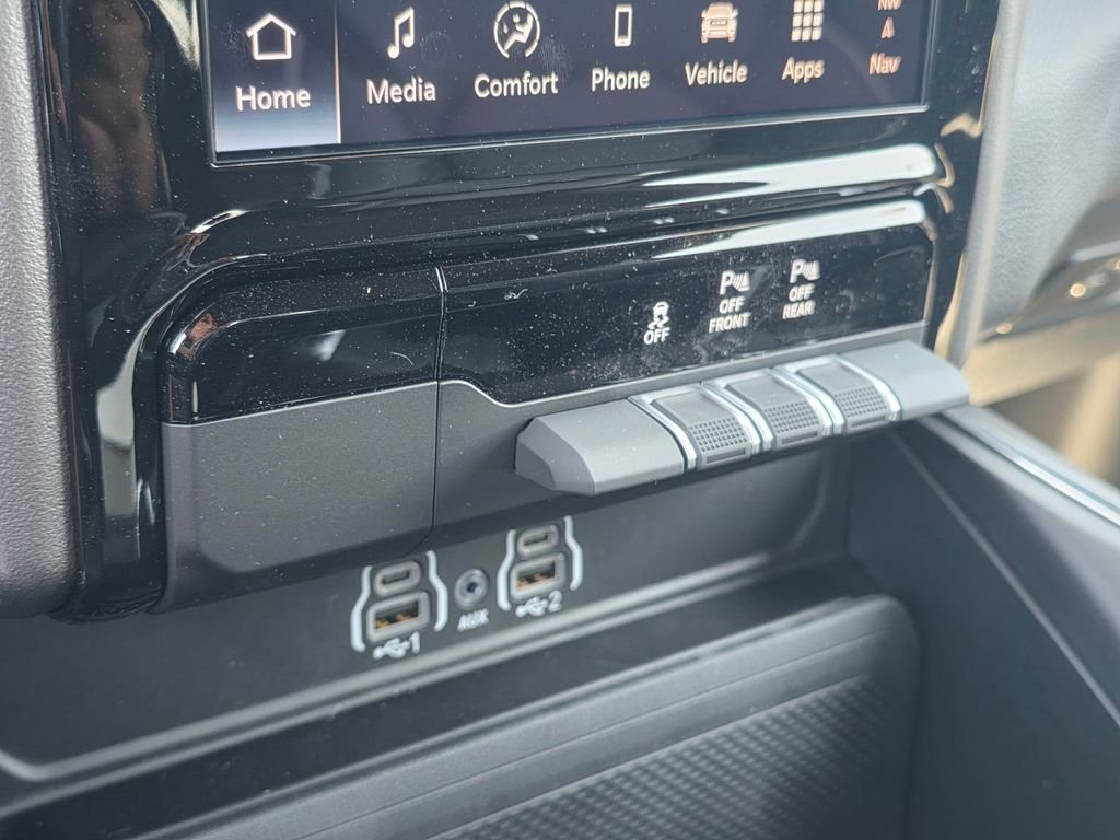 New 2026 RAM 1500 Laramie w/ Sport Appearance Package AWD/4WD image 18
