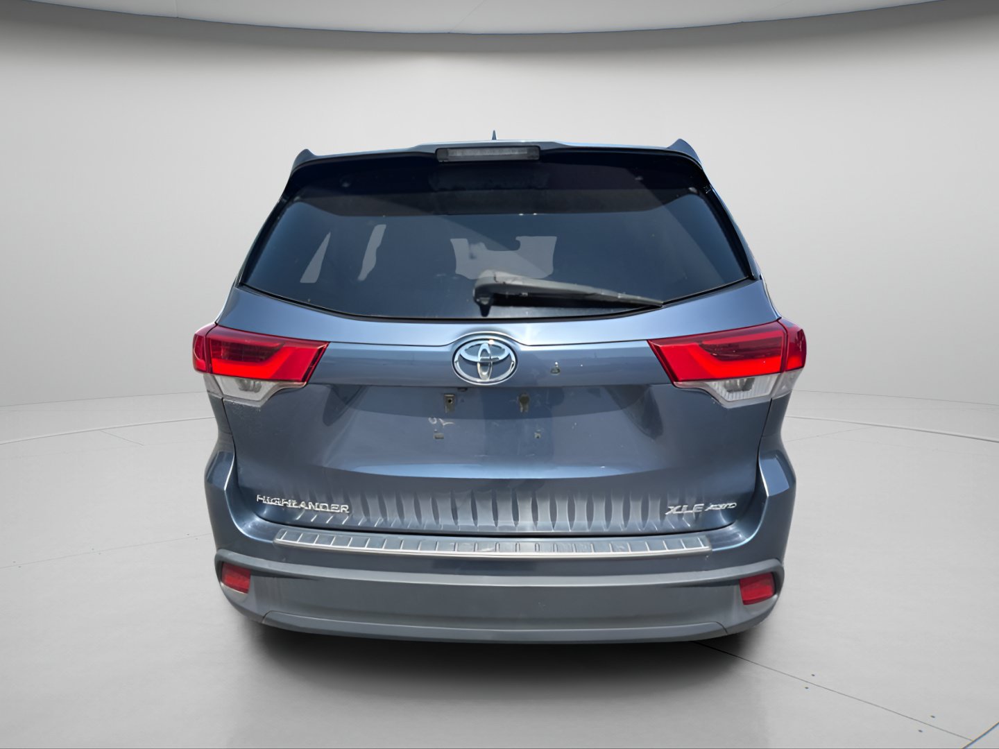 Used 2017 Toyota Highlander XLE AWD/4WD image 9