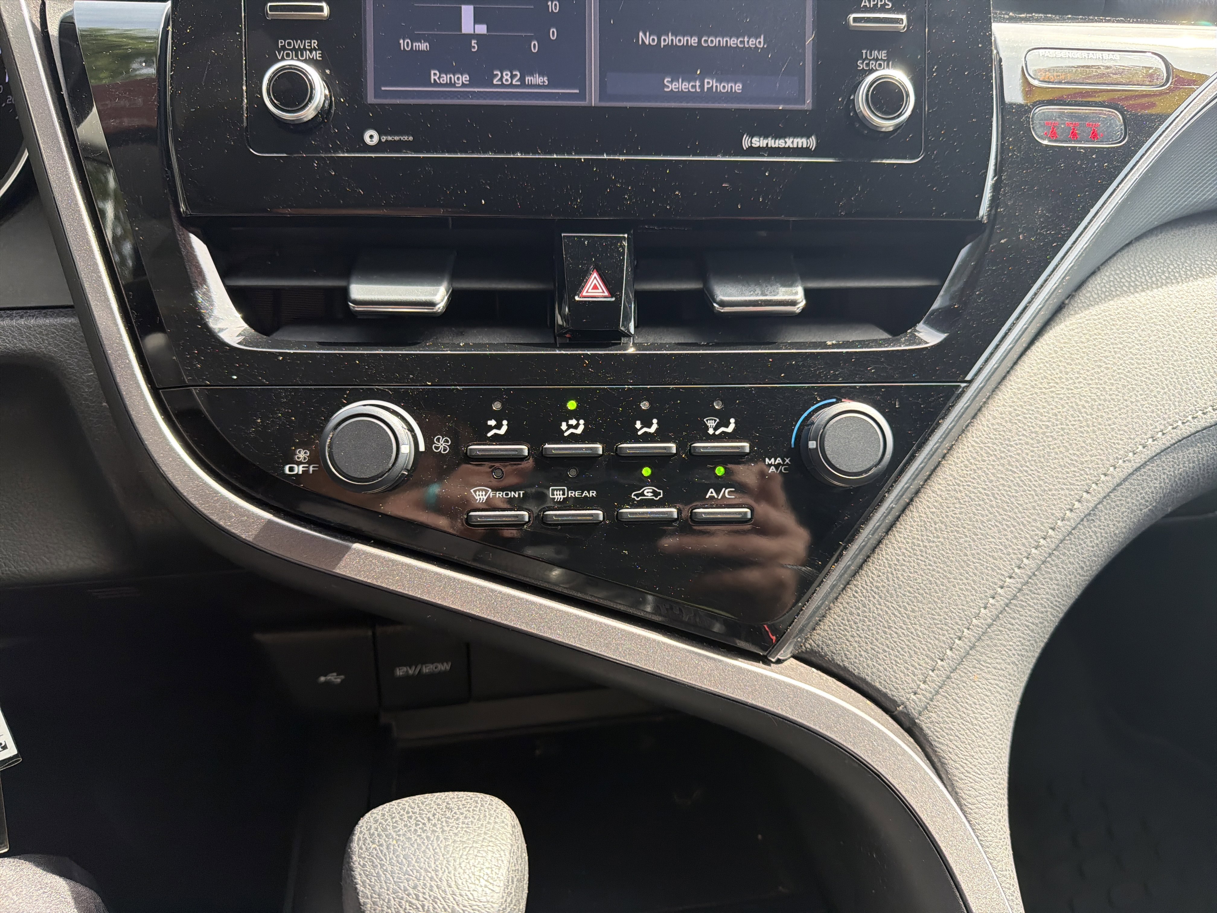 Used 2021 Toyota Camry LE FWD image 32
