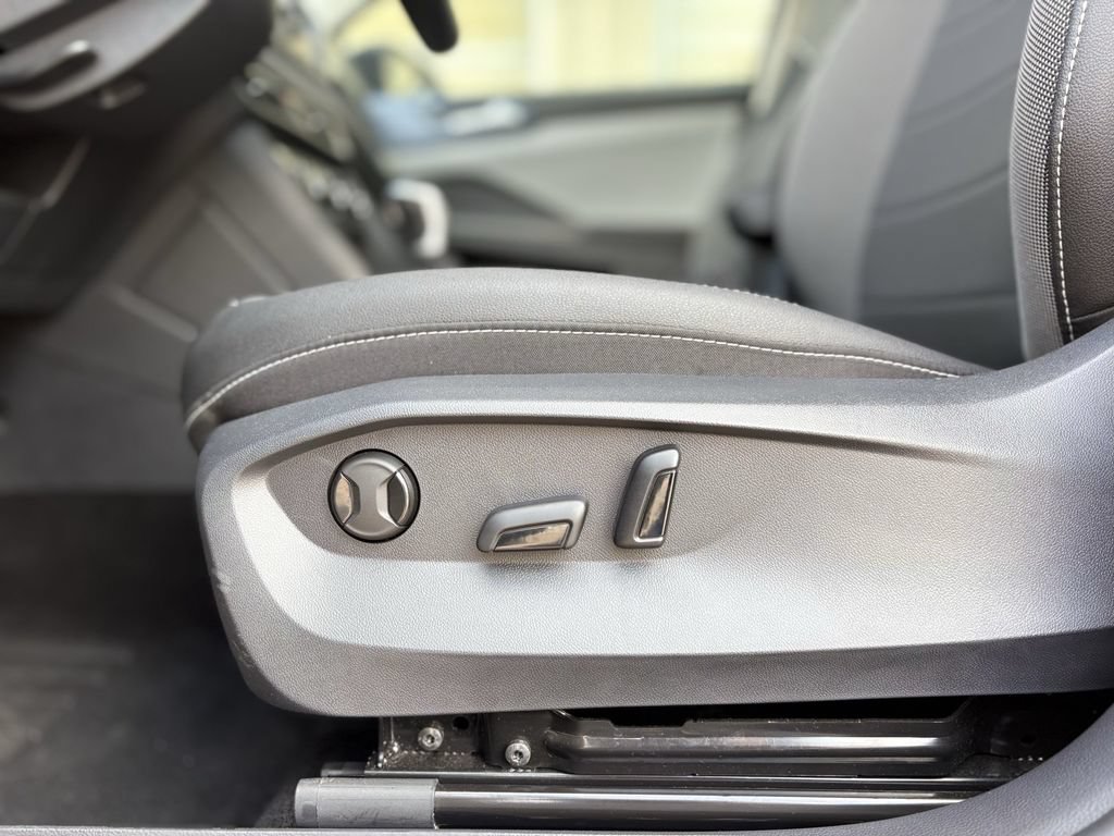 Used 2024 Volkswagen Taos SE FWD image 13