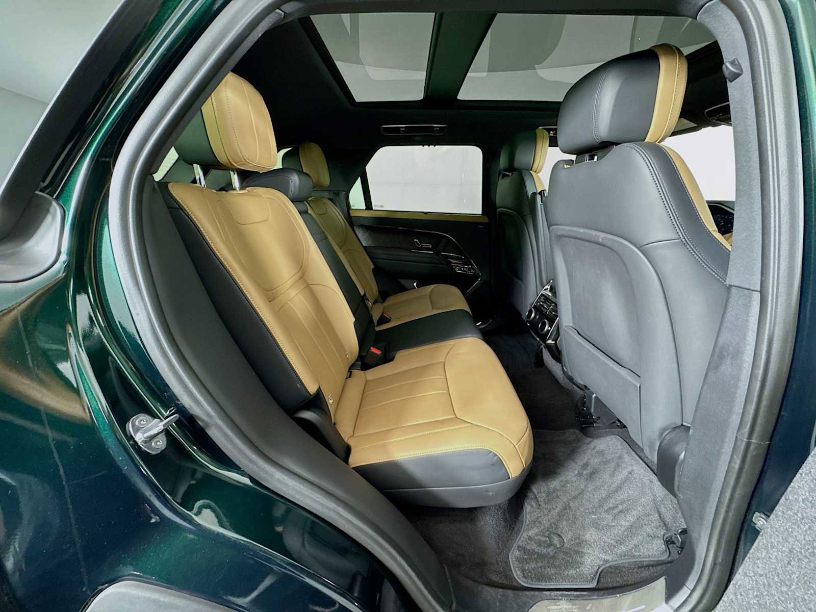 Used 2025 Land Rover Range Rover Sport Dynamic SE image 27