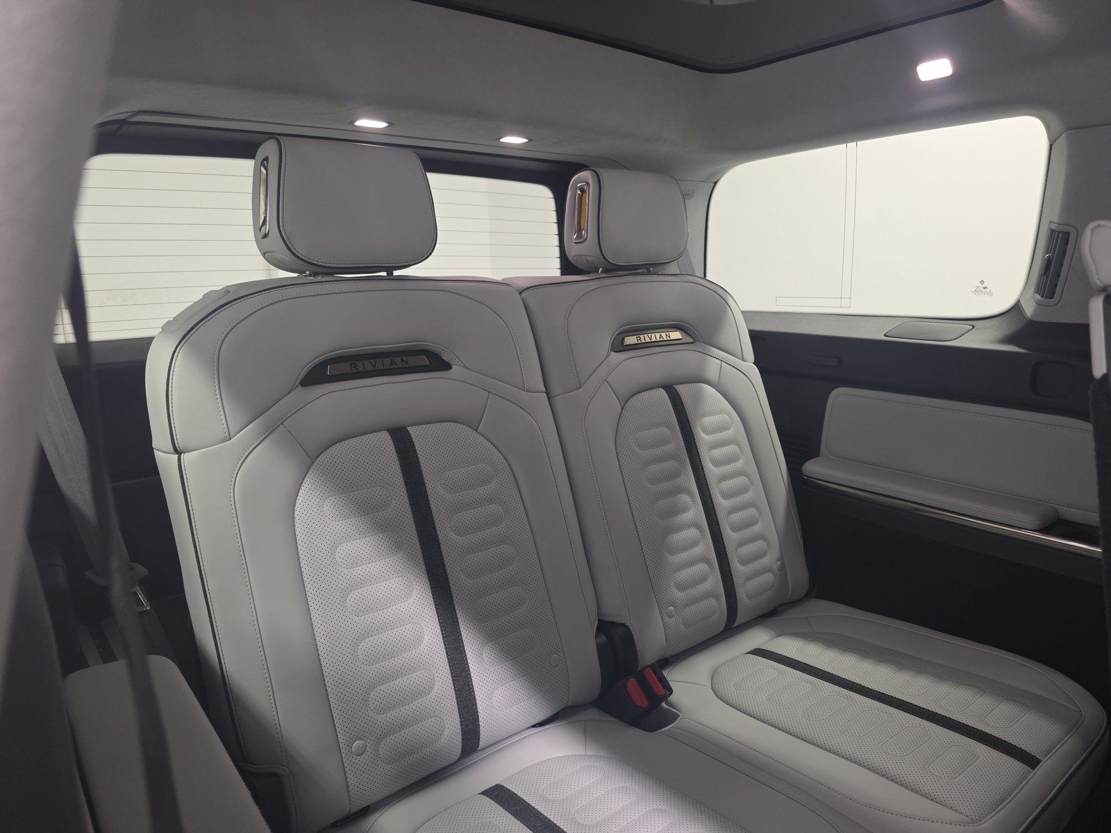 Used 2024 Rivian R1S Adventure AWD/4WD image 25