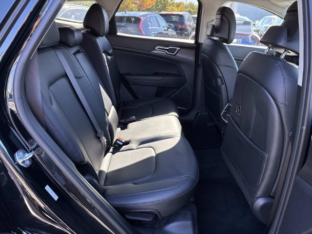 Used 2025 Kia Sportage EX AWD/4WD image 11
