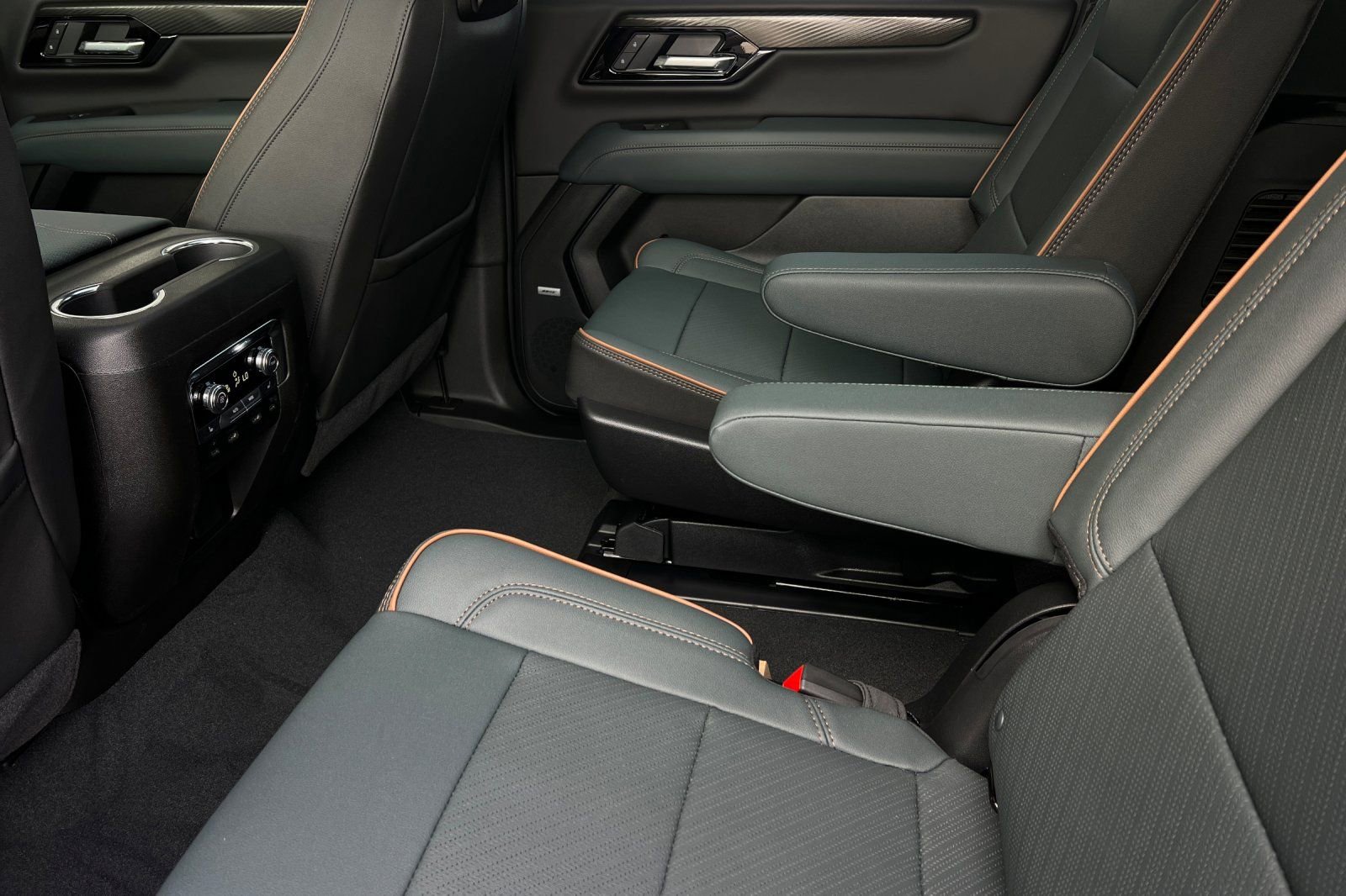 New 2026 GMC Yukon XL AT4 w/ AT4 Premium Plus Package image 10